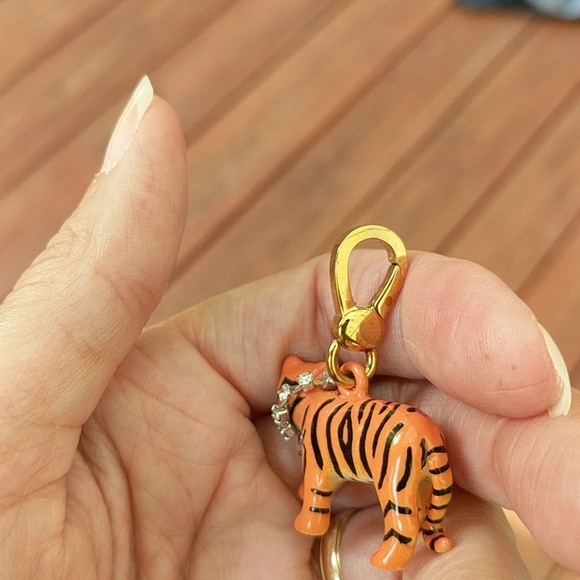 JUICY COUTURE TIGER CHARM!!!🐯🐯🐯🐾🐾🐾 - Picture 12 of 14